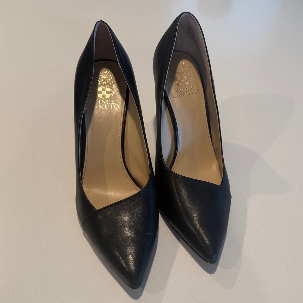 Vince Camuto Classic Black Pumps - size 8.5